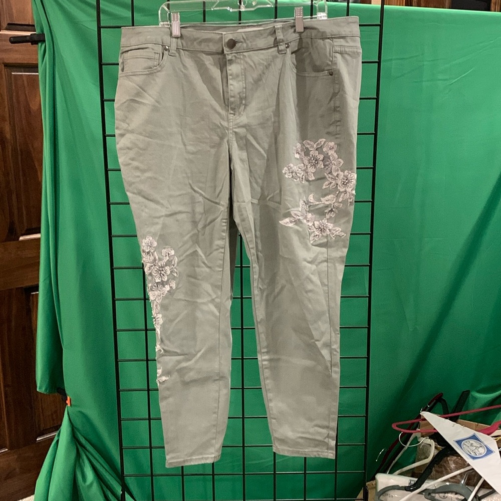 Lane Bryant gray jeans with embroidered silver pattern size 20